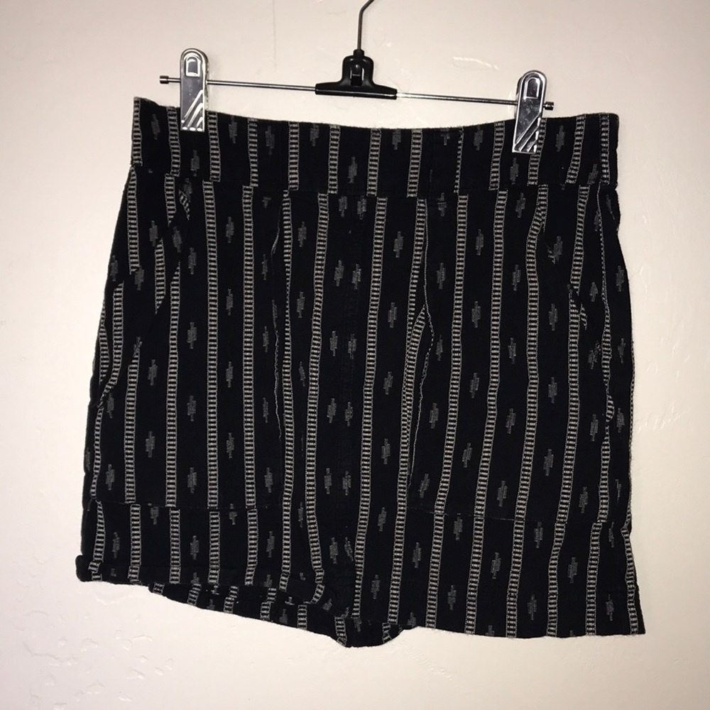 Old Navy mini skirt with pockets! Barely worn.